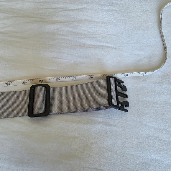 LOQI Metallic Gray Reflective Belt Bag NWT - Picture 11 of 11